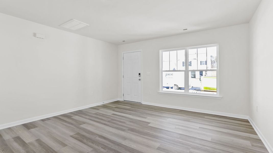 Spacious, unfurnished interior of a new home in Durbin Meadows, Fountain Inn (Image 12).