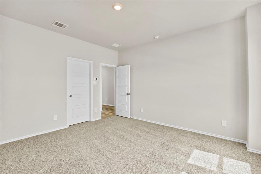 Spacious, unfurnished interior of a new home in , Fort Worth (Image 17).