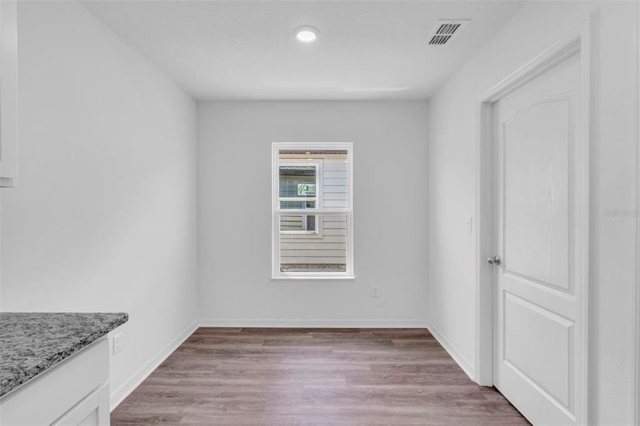 Spacious, unfurnished interior of a new home in Marion Oaks, Ocala (Image 7).