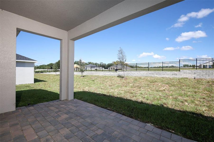 Exterior details and patio area of a home in Wolf Lake Ranch, Apopka (Image 4).