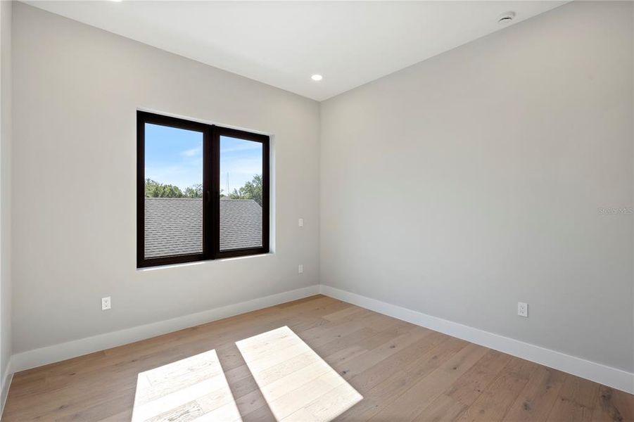 Spacious, unfurnished interior of a new home in , Winter Park (Image 20).