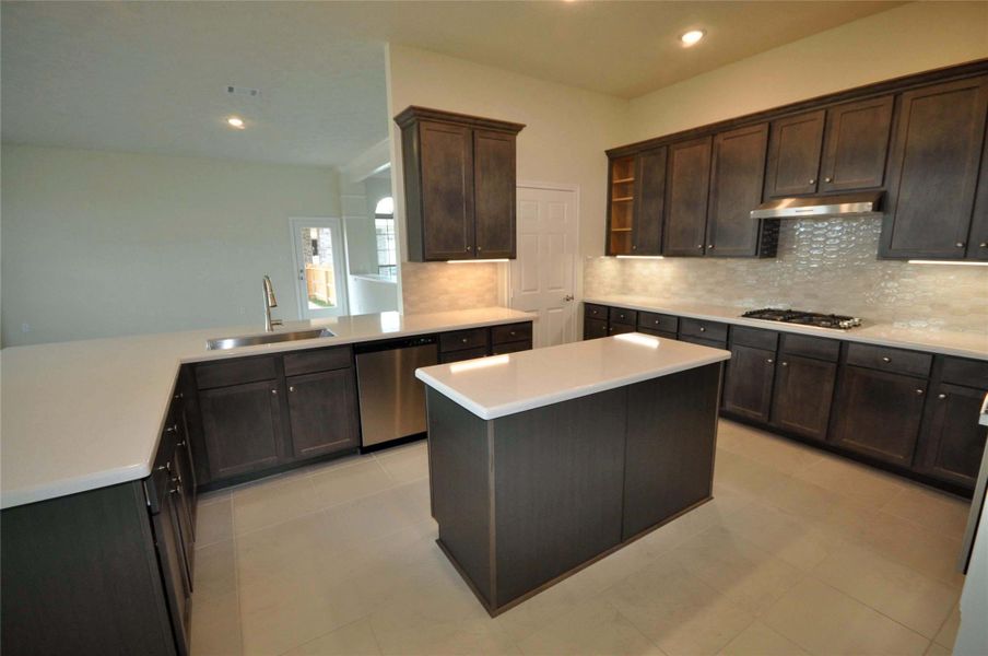 Furnished interior view inside a new home in Pedregal, League City (Image 7).