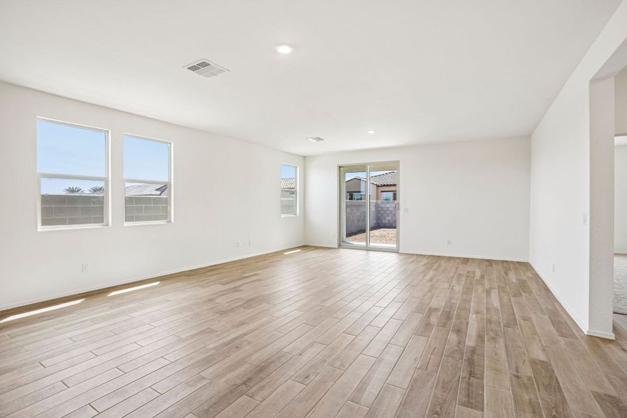 Spacious, unfurnished interior of a new home in Bella Camino Traditions, San Tan Valley (Image 7). Spacious, unfurnished interior of a new home in Bella Camino Traditions, San Tan Valley (Image 7).