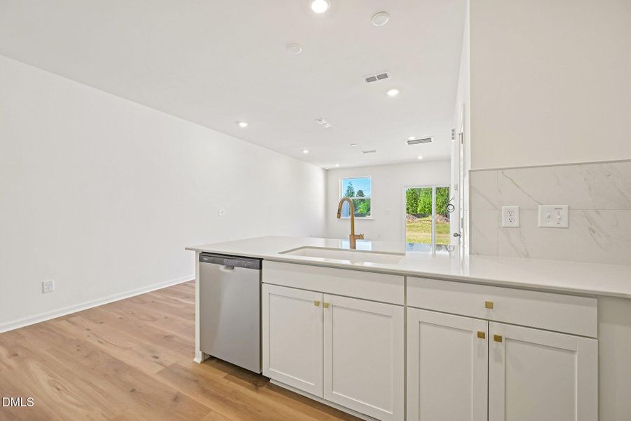 18-web-or-mls-Oakdale Dr-S2204-018 18-web-or-mls-Oakdale Dr-S2204-018