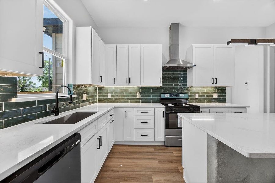 Furnished interior view inside a new home in , Fort Worth (Image 8).