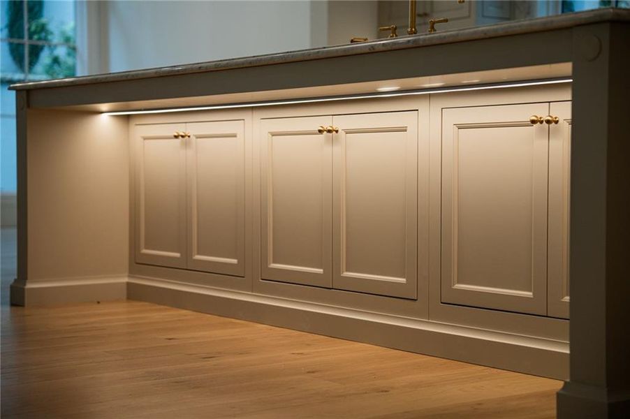 Close-up of interior finishes inside a home in Blue Heron Walk, Atlanta (Image 21).
