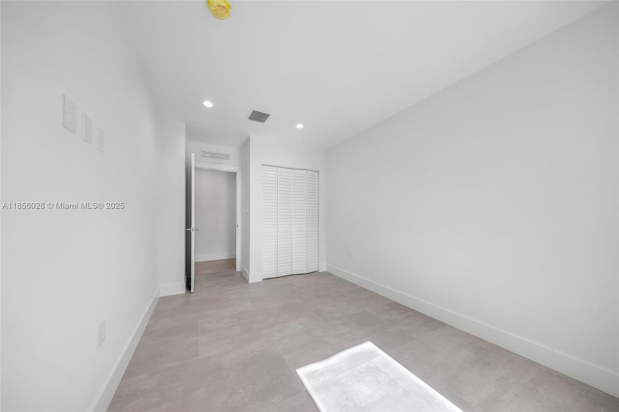 Spacious, unfurnished interior of a new home in , Miami (Image 30).