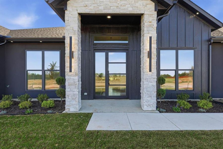 Exterior details and patio area of a home in , Red Oak (Image 3).
