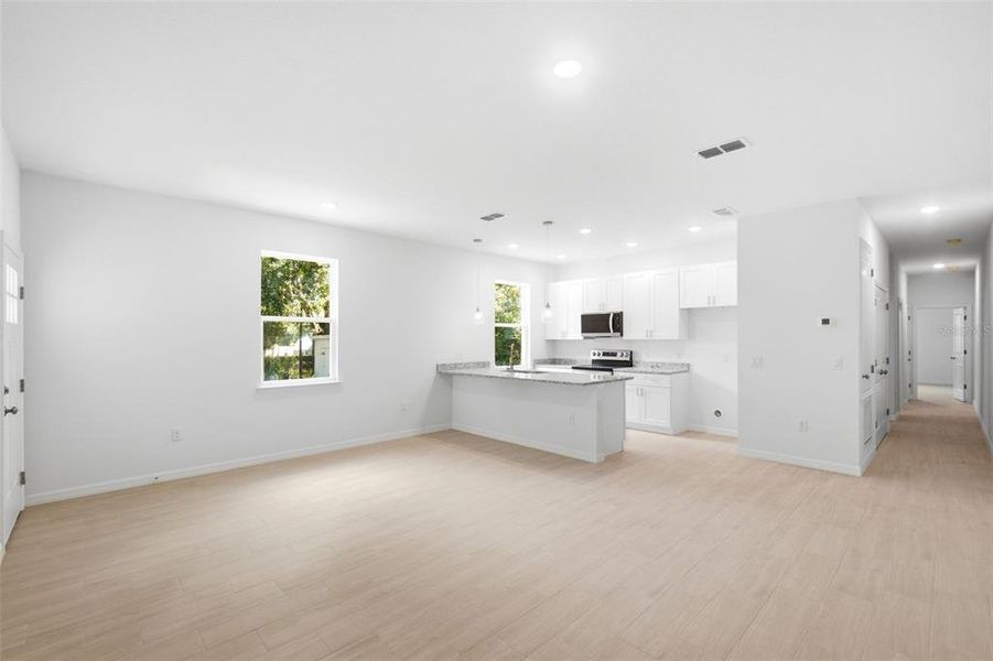 Spacious, unfurnished interior of a new home in , Eustis (Image 20).