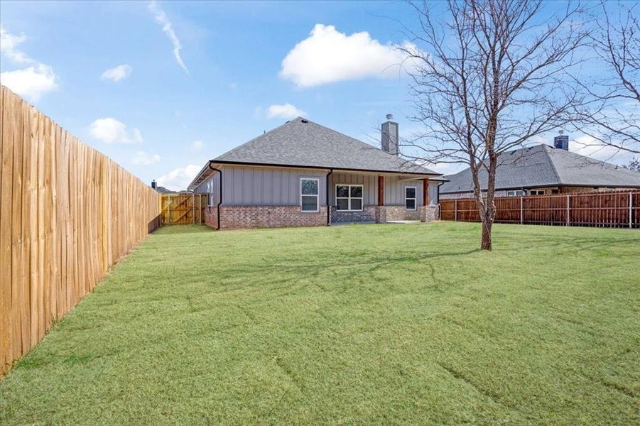 Exterior details and patio area of a home in , Sherman (Image 20).