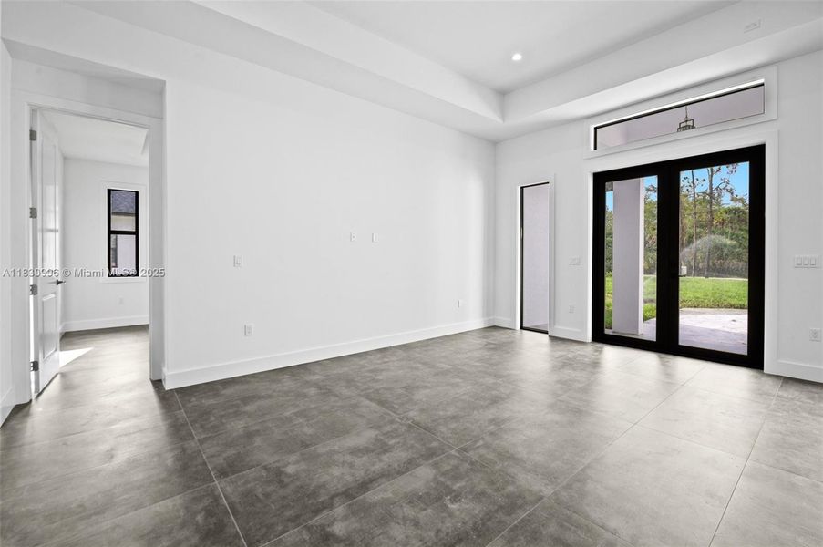 Spacious, unfurnished interior of a new home in , Naples (Image 31).
