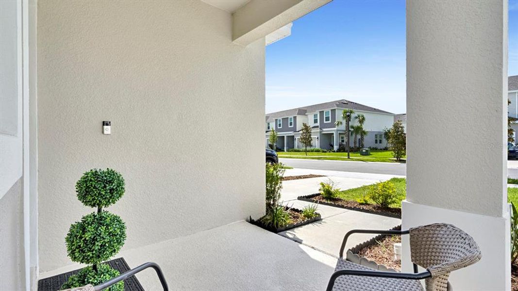 Exterior details and patio area of a home in , Kissimmee (Image 3).