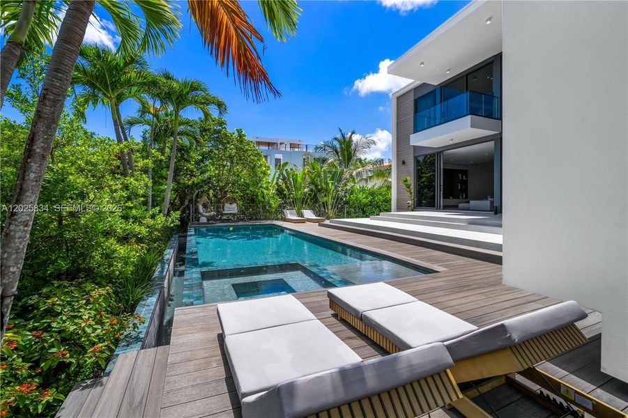 Exterior details and patio area of a home in , Key Biscayne (Image 27).