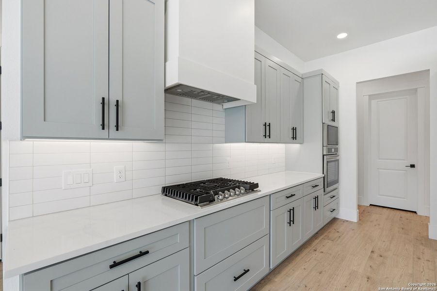 Furnished interior view inside a new home in , Bandera (Image 9).