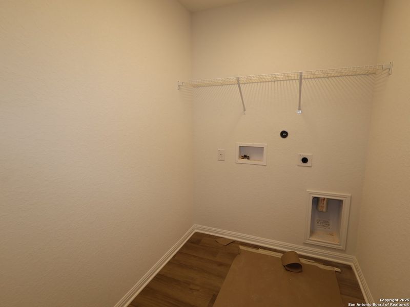 Spacious, unfurnished interior of a new home in Greenspoint Heights, Seguin (Image 15).