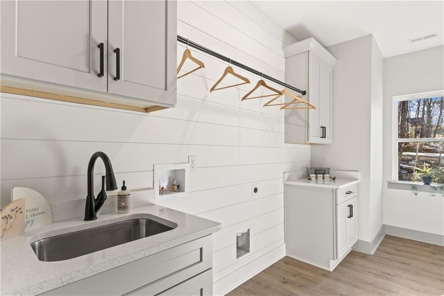 Furnished interior view inside a new home in , Jasper (Image 10).