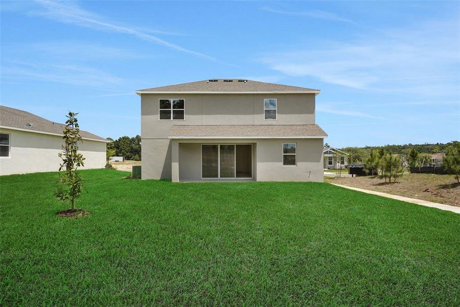 Exterior details and patio area of a home in Tuscan Hills, Dade City (Image 26).