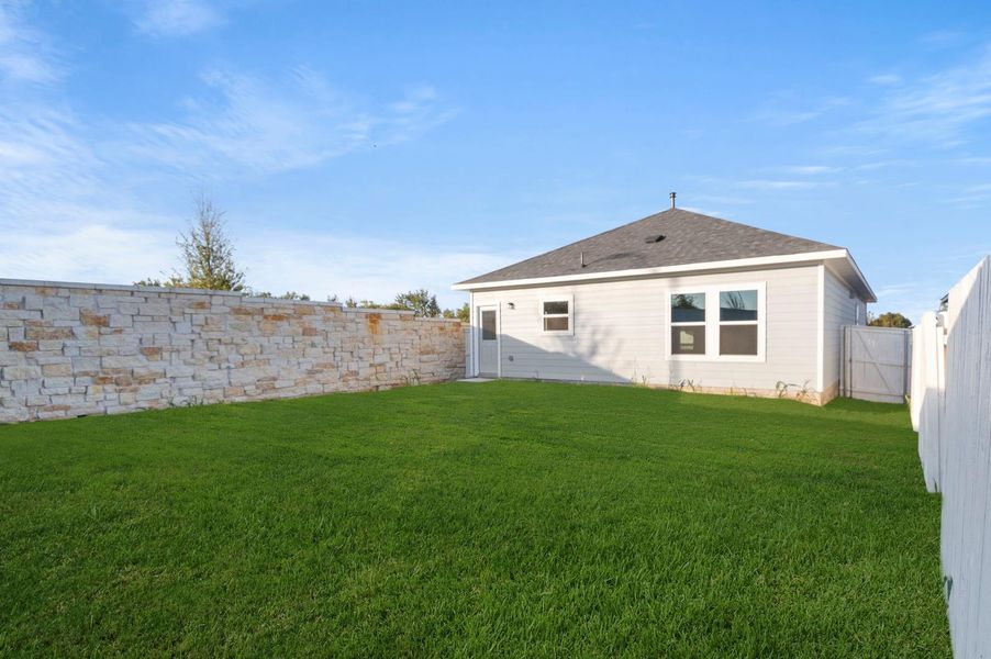 Exterior details and patio area of a home in Harvest Ridge, Elgin (Image 3).