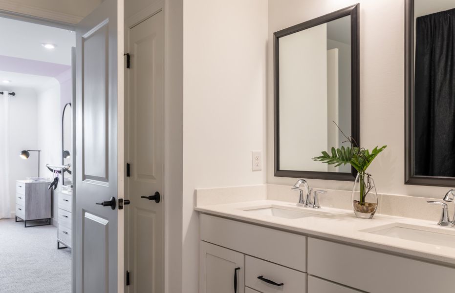 Bathroom 2 with Double Bowl Vanity