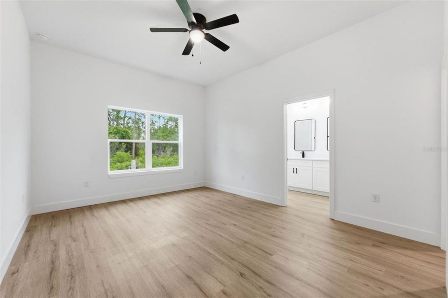 Spacious, unfurnished interior of a new home in , Ocklawaha (Image 16).
