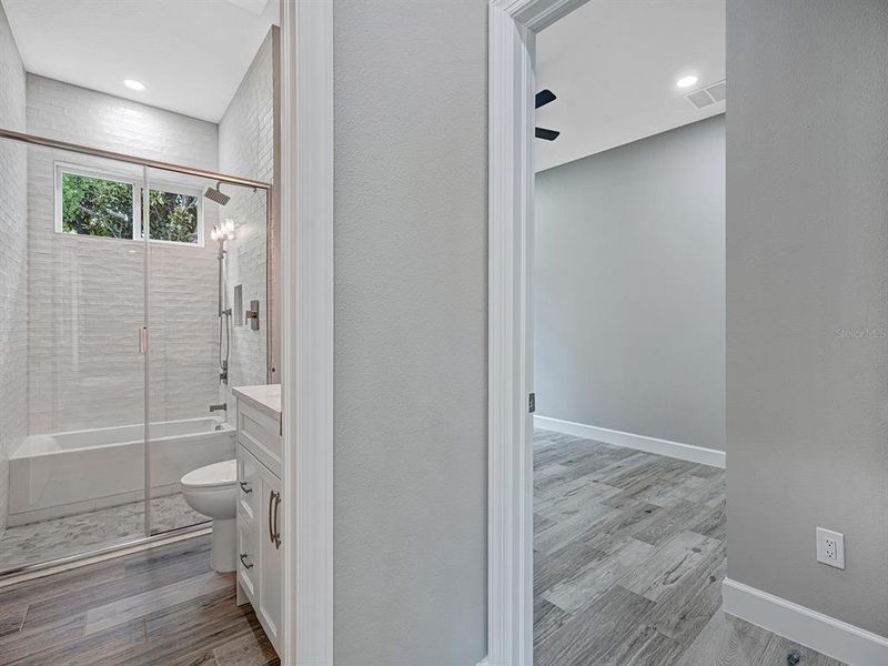 Spacious, unfurnished interior of a new home in , Safety Harbor (Image 37).