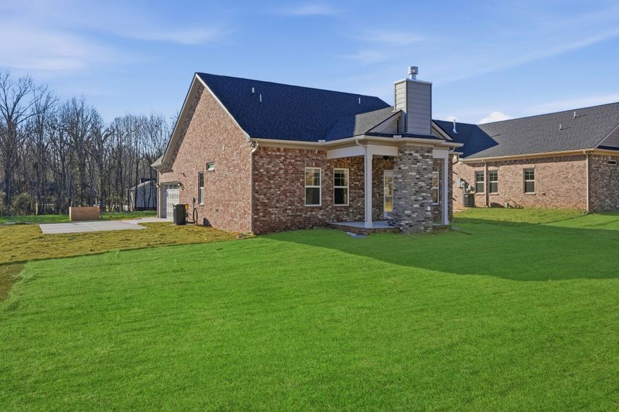 Exterior details and patio area of a home in Sagewood, Tullahoma (Image 25).