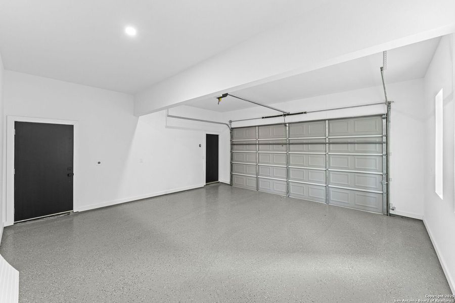 Spacious, unfurnished interior of a new home in , San Antonio (Image 20).