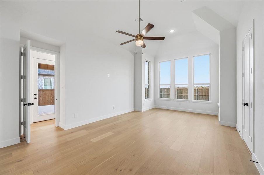 Spacious, unfurnished interior of a new home in Saddle Star Estates, Rockwall (Image 13). Spacious, unfurnished interior of a new home in Saddle Star Estates, Rockwall (Image 13).