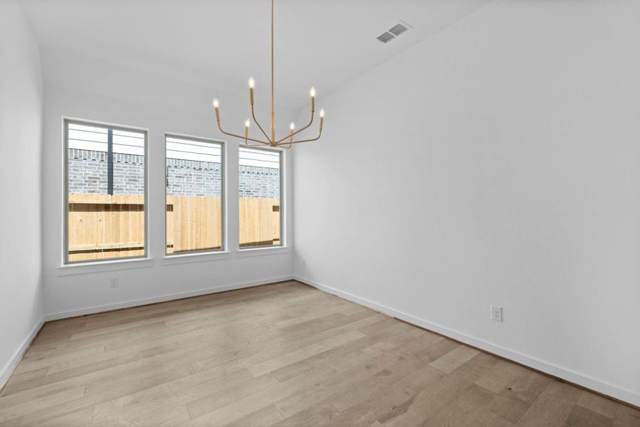 Spacious, unfurnished interior of a new home in Sienna 45', 50', Missouri City (Image 15). Spacious, unfurnished interior of a new home in Sienna 45', 50', Missouri City (Image 15).