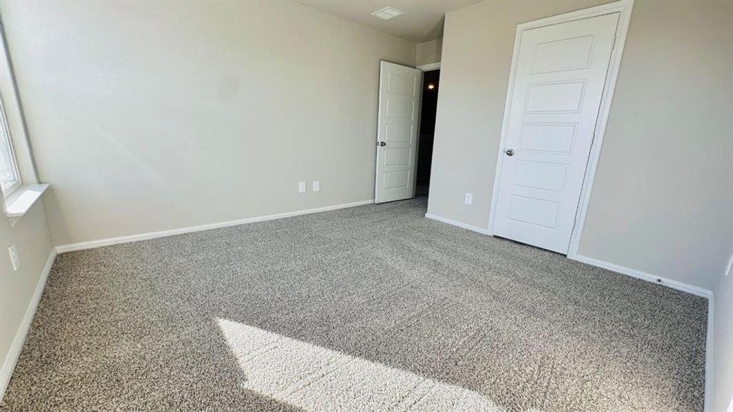 Spacious, unfurnished interior of a new home in Orchard Village, Fort Worth (Image 26).