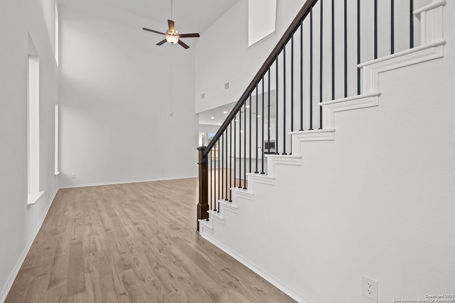 Spacious, unfurnished interior of a new home in Davis Ranch, San Antonio (Image 14).