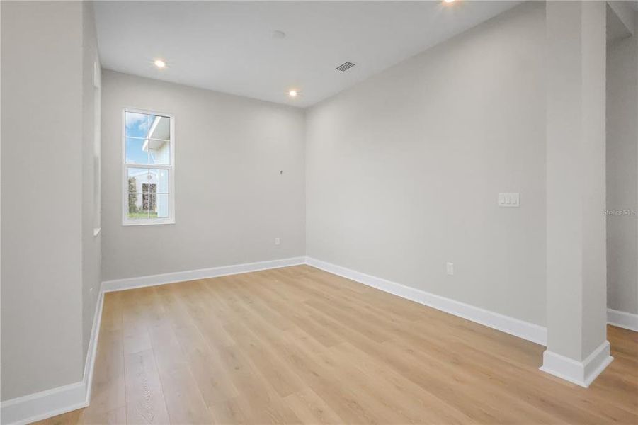 Spacious, unfurnished interior of a new home in Cresswind at Hammock Oaks, Lady Lake (Image 41).