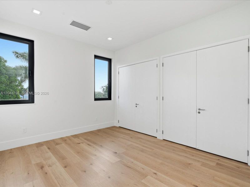 Spacious, unfurnished interior of a new home in , Pompano Beach (Image 53).