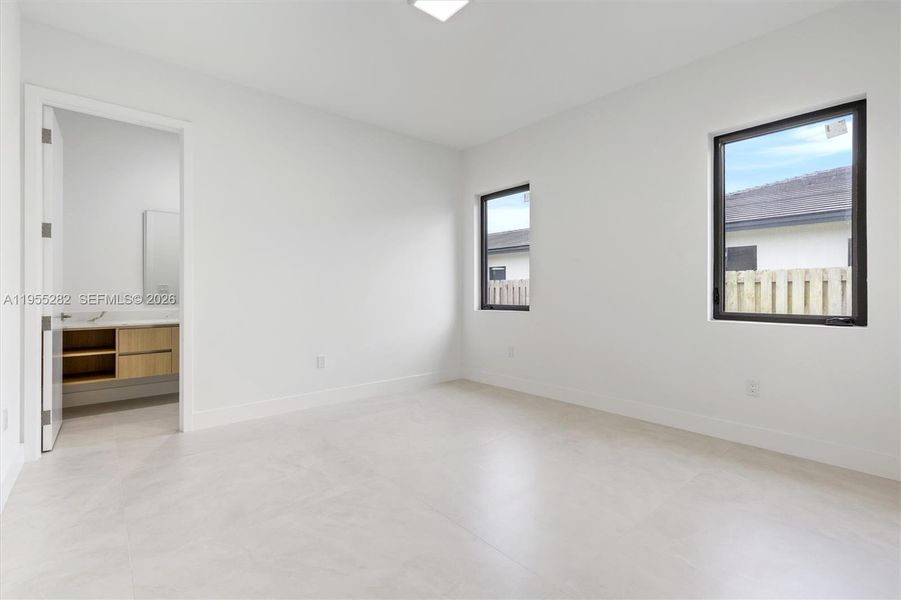 Spacious, unfurnished interior of a new home in , Cutler Bay (Image 20).