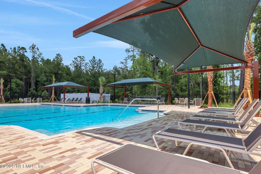 Community amenities in Jennings Farm, Middleburg (Image 19).