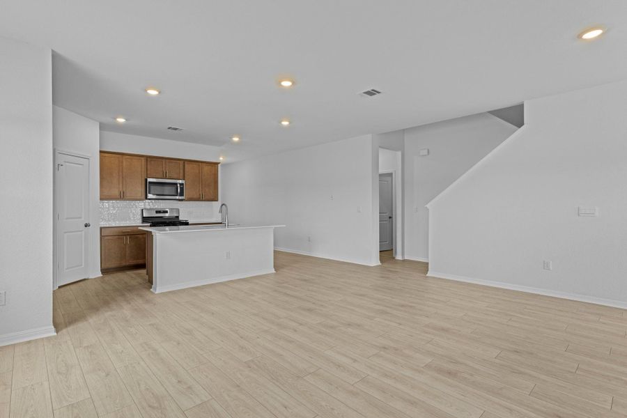 Spacious, unfurnished interior of a new home in , Georgetown (Image 32).