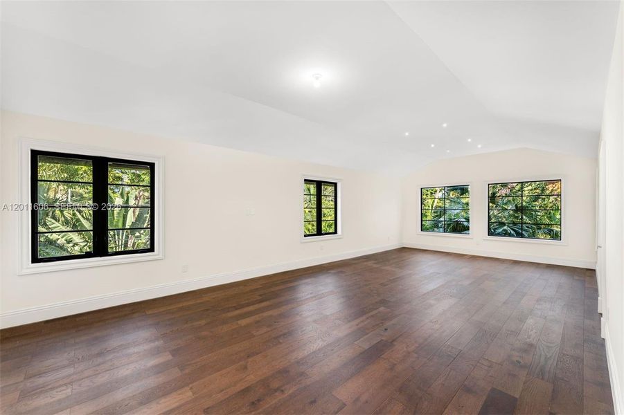Spacious, unfurnished interior of a new home in , Miami (Image 36).