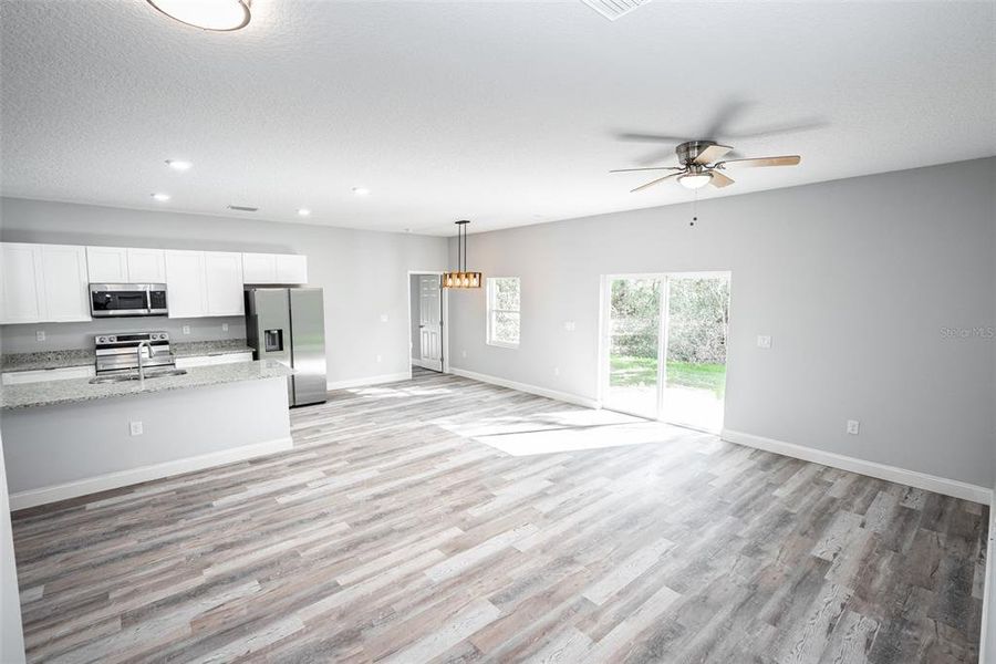 Spacious, unfurnished interior of a new home in , Lake Wales (Image 33).