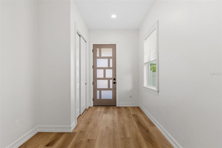 Spacious, unfurnished interior of a new home in , St. Petersburg (Image 25).