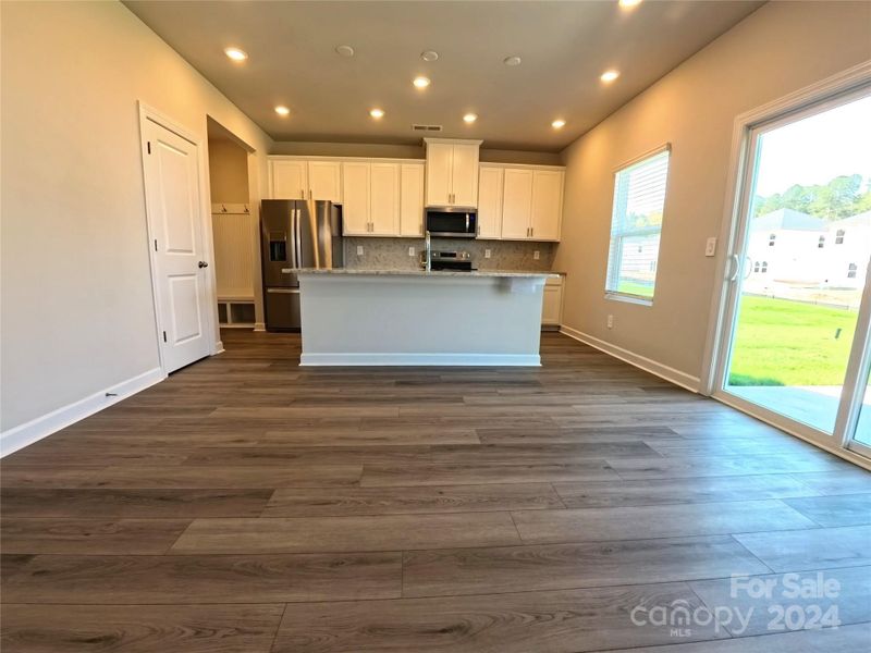 Dining area & Kitchen