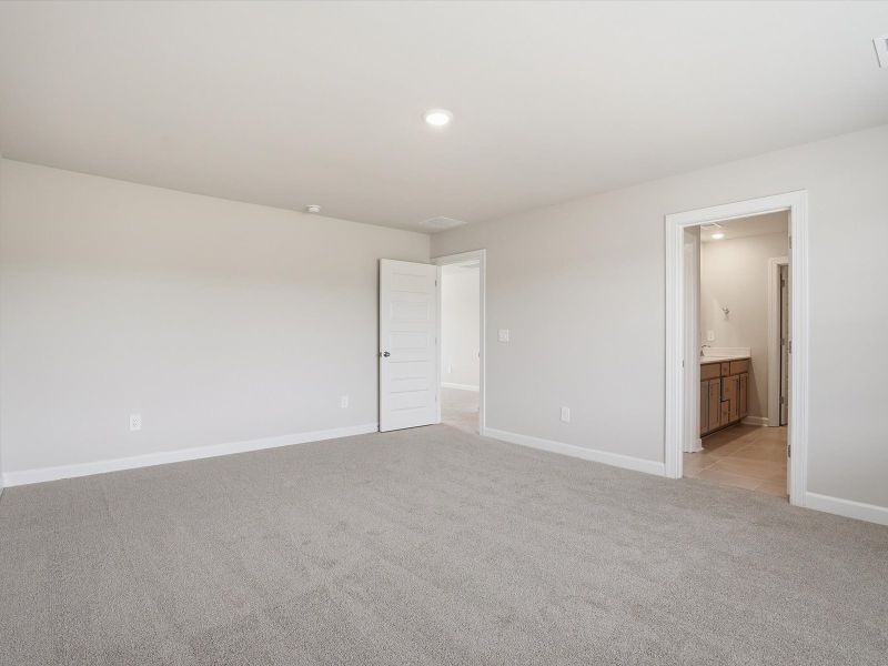 Spacious, unfurnished interior of a new home in Wexford Park, Fountain Inn (Image 17).