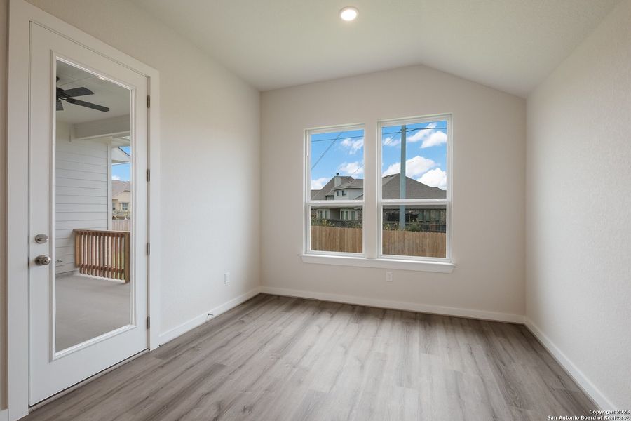 Spacious, unfurnished interior of a new home in Foxbrook, Cibolo (Image 28).