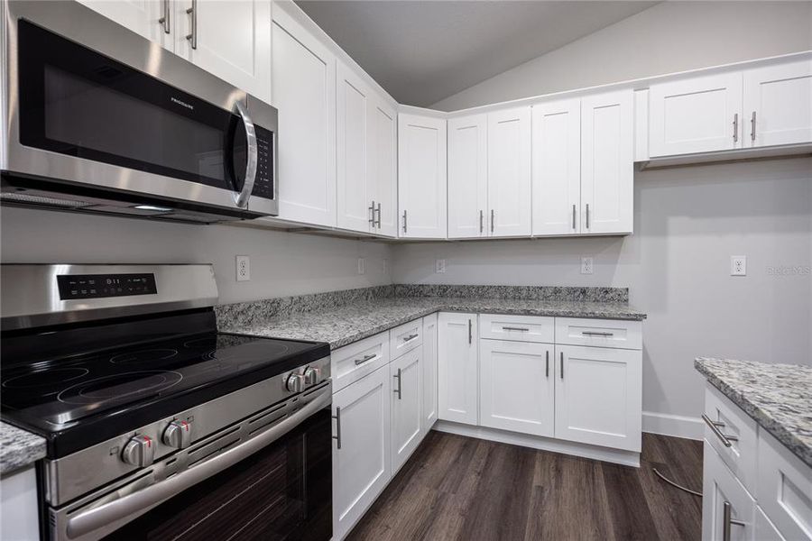 Furnished interior view inside a new home in Savannah Station, Alachua (Image 18).