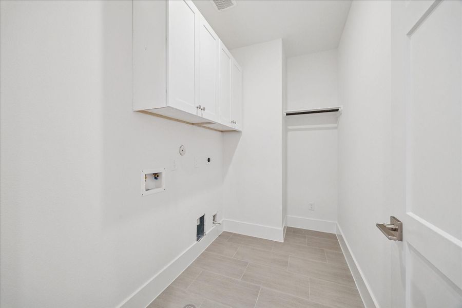 Spacious, unfurnished interior of a new home in , Houston (Image 19).