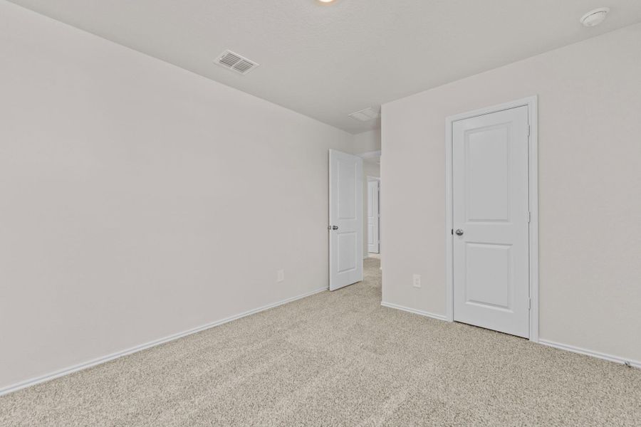Spacious, unfurnished interior of a new home in , Maxwell (Image 31).
