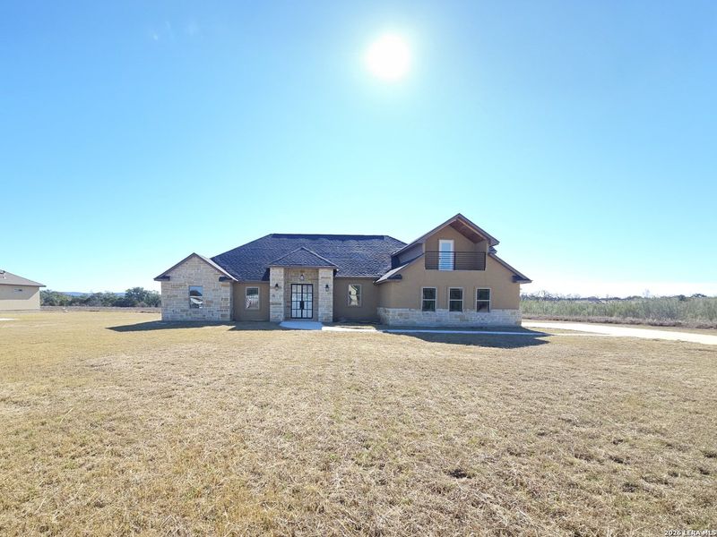 Exterior details and patio area of a home in , Bandera (Image 4).