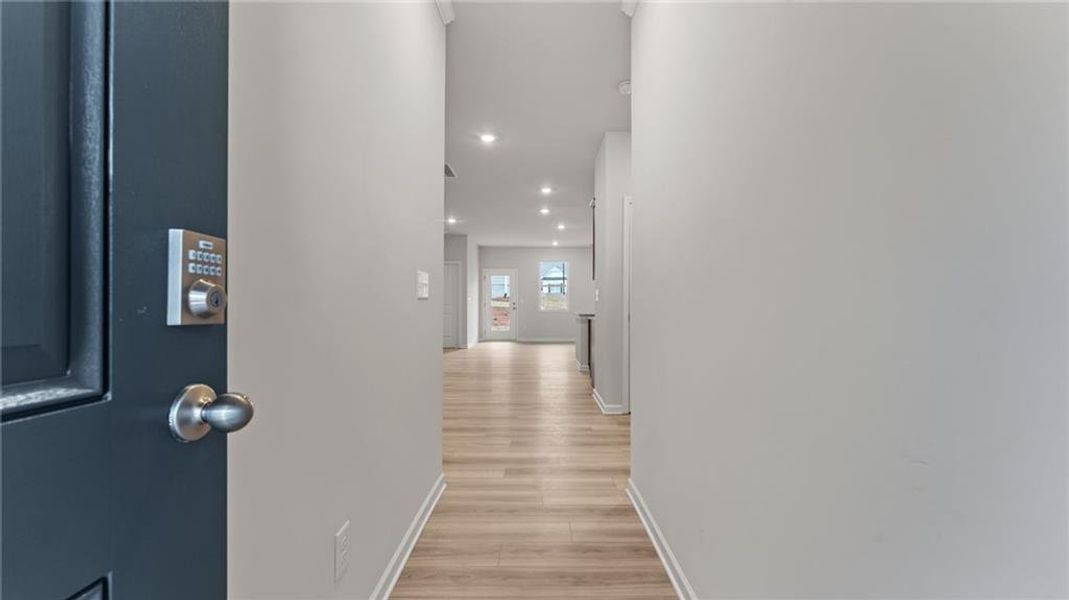 Spacious, unfurnished interior of a new home in Villages at Cedar Hill, Dallas (Image 21).