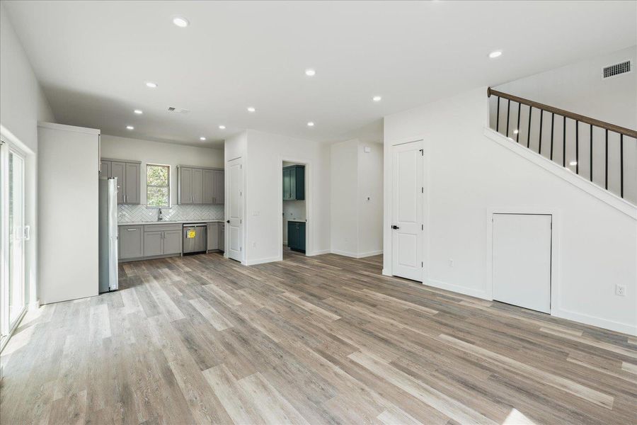 Spacious, unfurnished interior of a new home in , Smithville (Image 32).