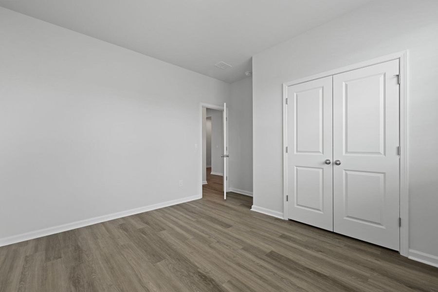 Spacious, unfurnished interior of a new home in Sheep Island, Summerville (Image 9).