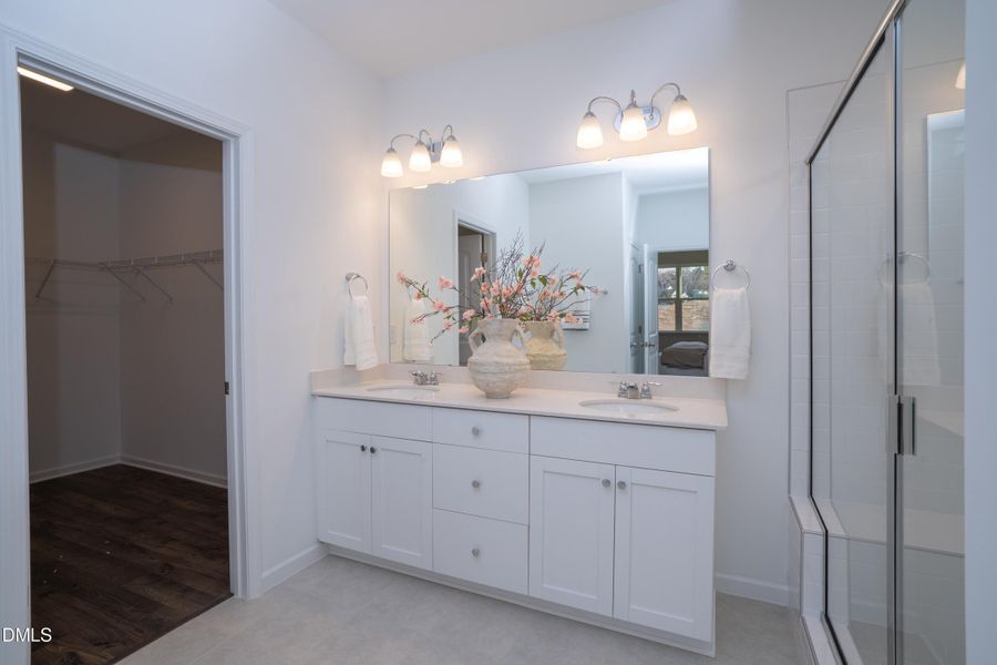 owner's bathroom owner's bathroom